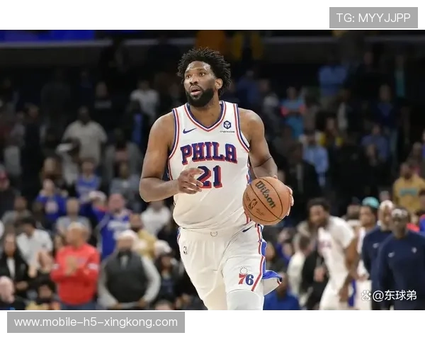 恩比德背身单打,费城稳稳把握优势 恩比德背身单打,费城稳稳把握优势